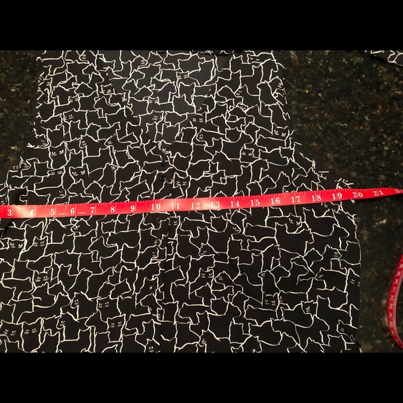 NWOT.   RW&Co. Peplum V-Neck Sleeveless Blouse - Picture 5 of 7